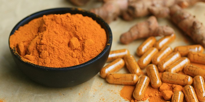 Curcuma com pimenta preta em capsulas